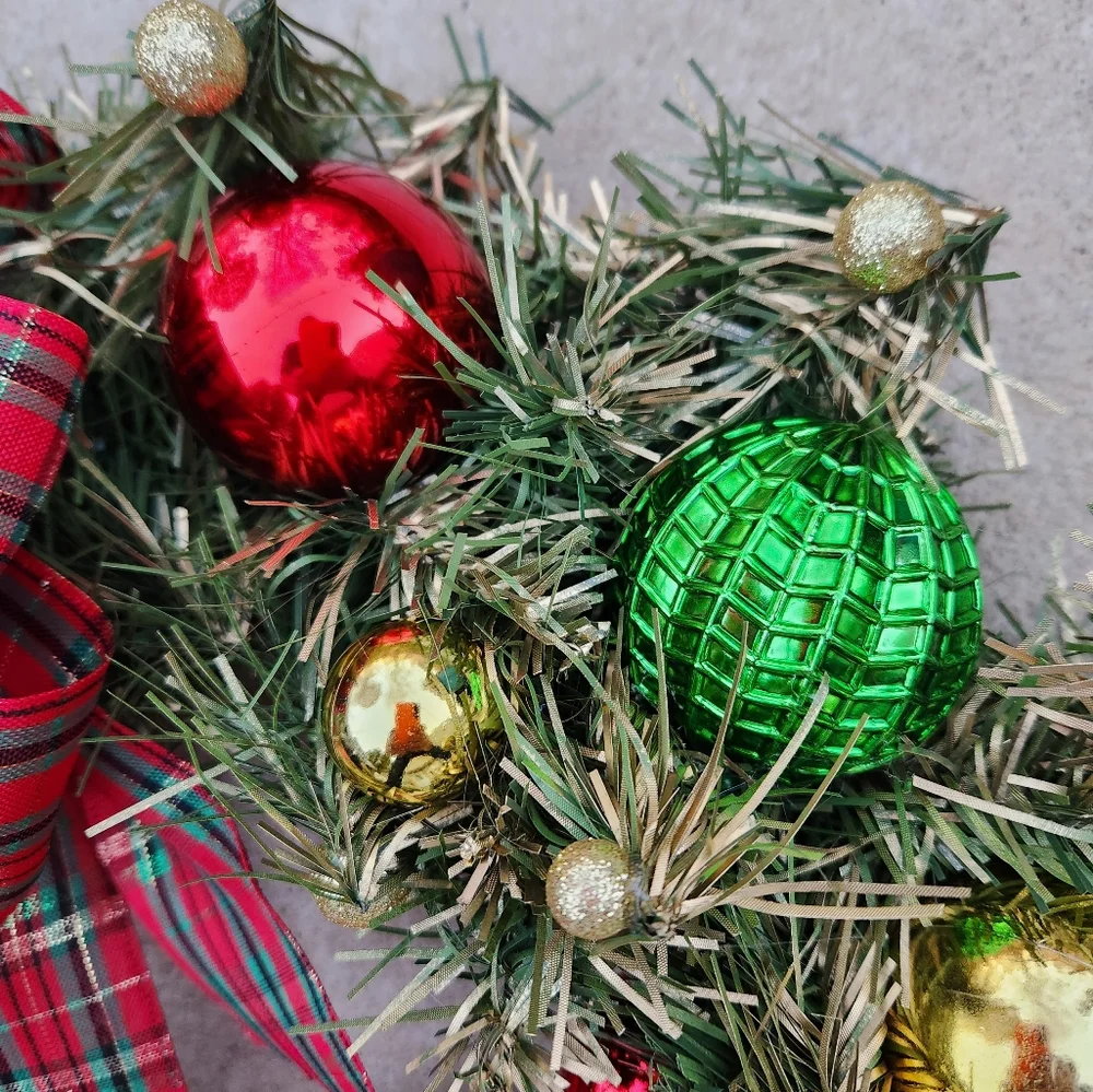 Santa Claus Red Gold & Green Festive Plaid Christmas Wreath